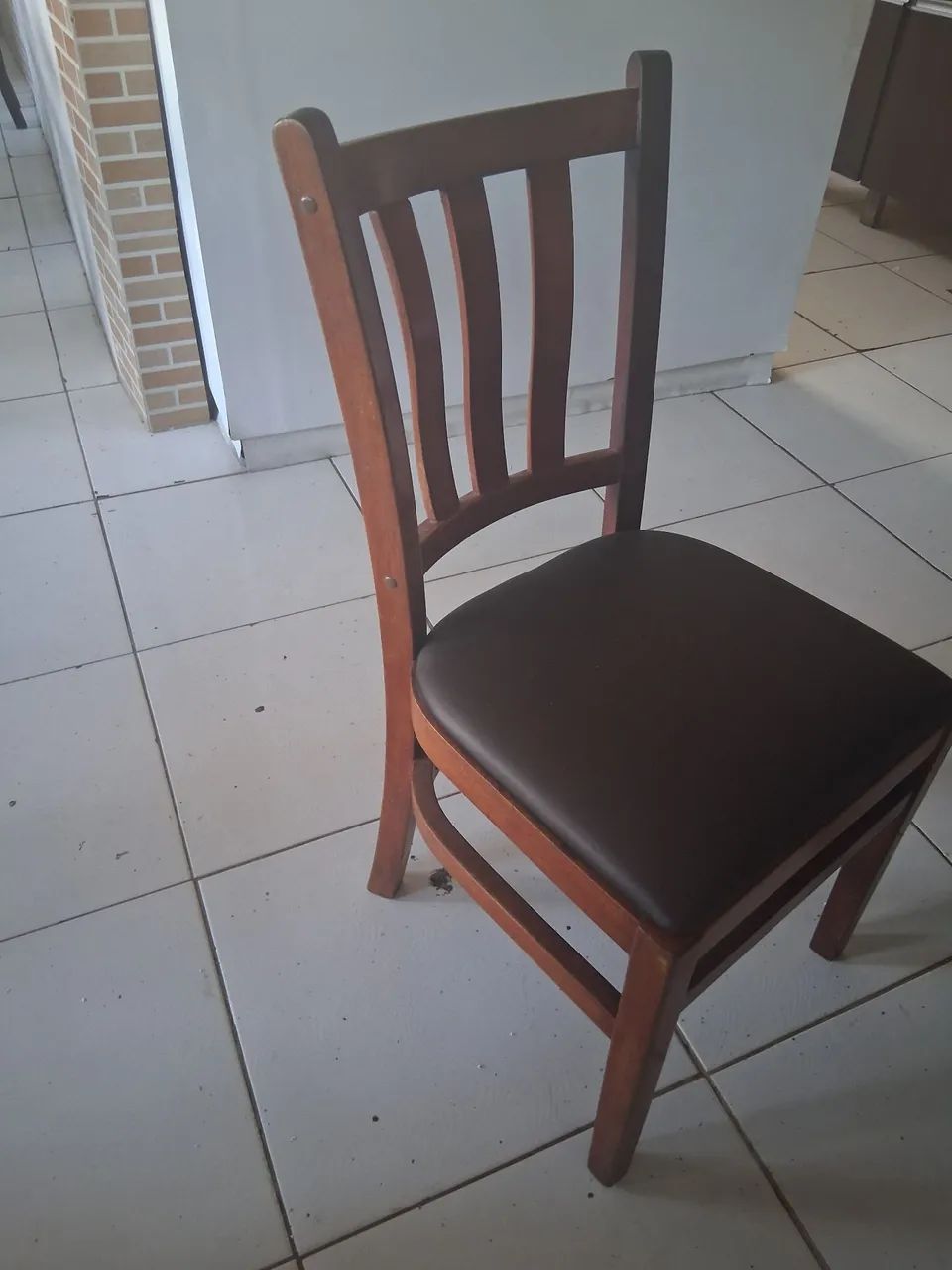 Cadeiras de madeira - Foto 2