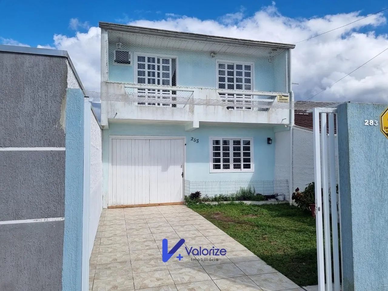 Sobrado Praia de Leste 3 Quartos e Espaço Fundos