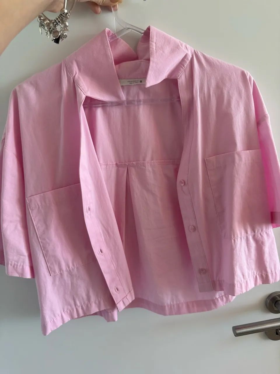 Camisa rosa de maga curta 