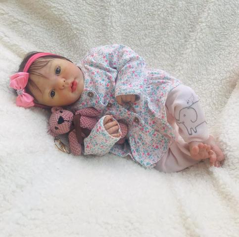 Bebê reborn menina olhos abertos