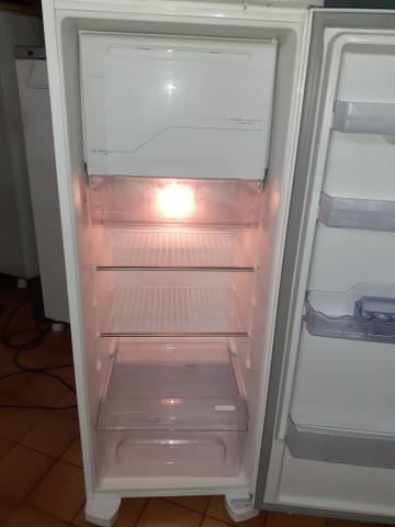 Geladeira Eletrolux Rfe 39Frost Free. - Foto 6