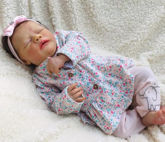 Bebê reborn olhos fechados