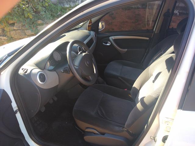 Sandero - Foto 7