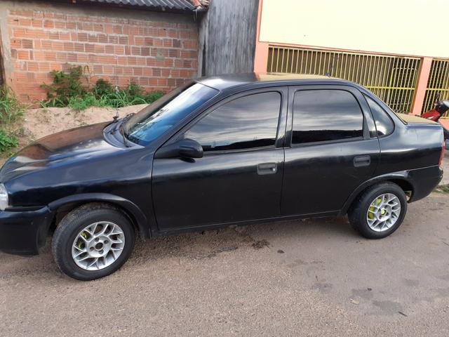 Vende-se esse corsa clássic ou troca em moto pego dinheiro tbem ano 2009/2010