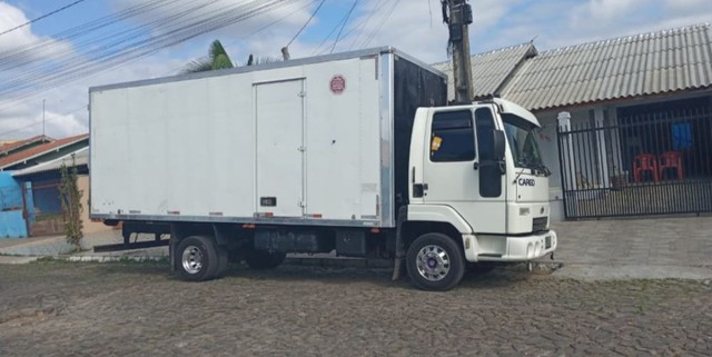 VENDO FORD CARGO 815 E COM SERVIÇO.
