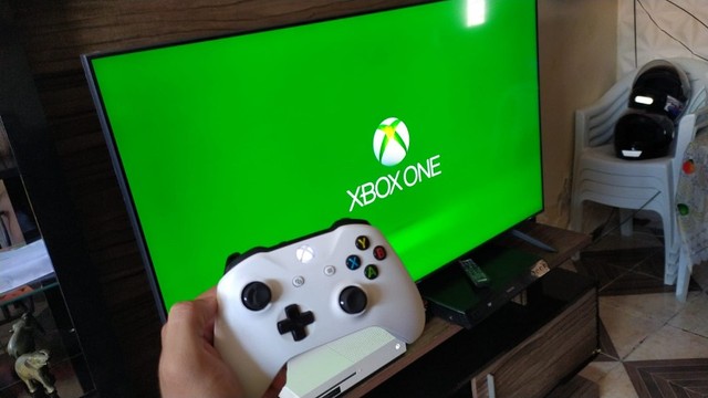 Xbox One S 500g + 2 Controles + FIFA19