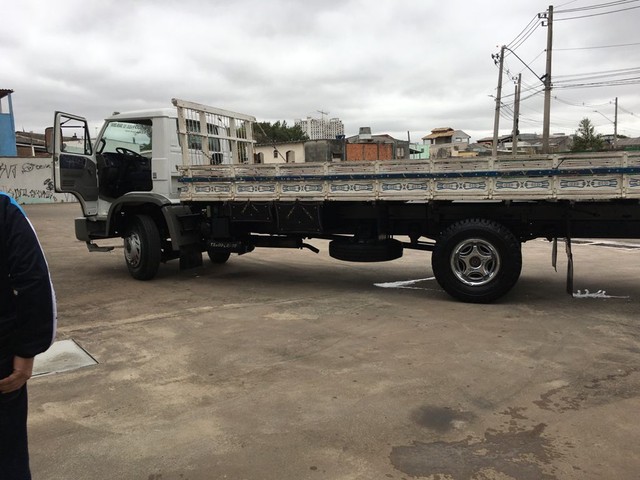 CAMINHÃO WV 13.150 CARROCERIA ANO 2001  79MIL KM 