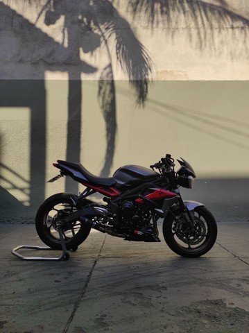TRIUMPH STREET TRIPLE 675 R
