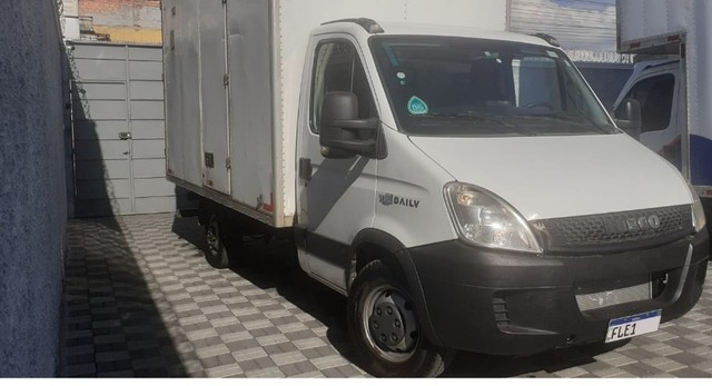 IVECO DAILY BAÚ 35S14 ANO 2014