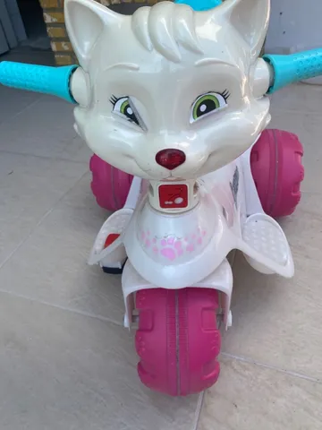 TRICICLO INFANTIL ELÉTRICO SCOOTER GATINHA BANDEIRANTE REF: 2680