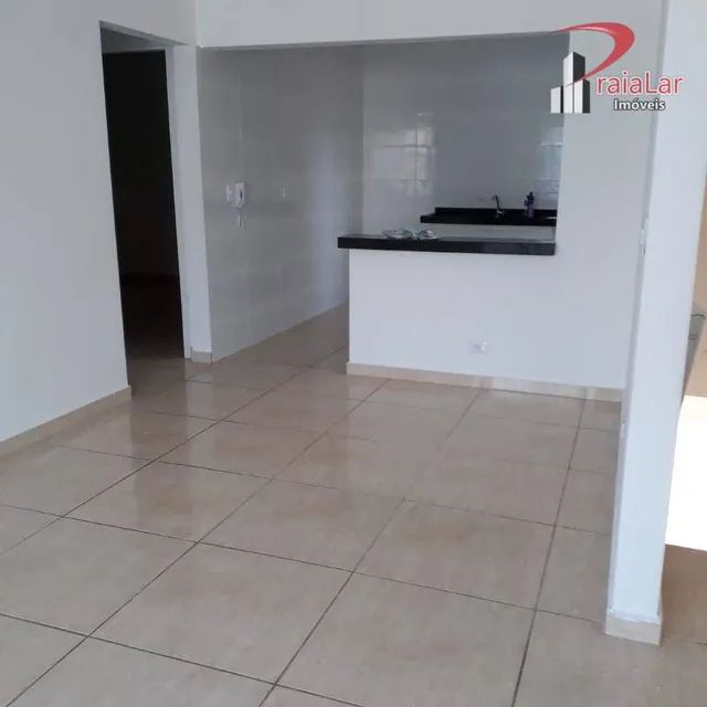 Casa com 02 dormitórios, sendo 01 suite , no bairro  300 metros do mar , na Praia Grande n