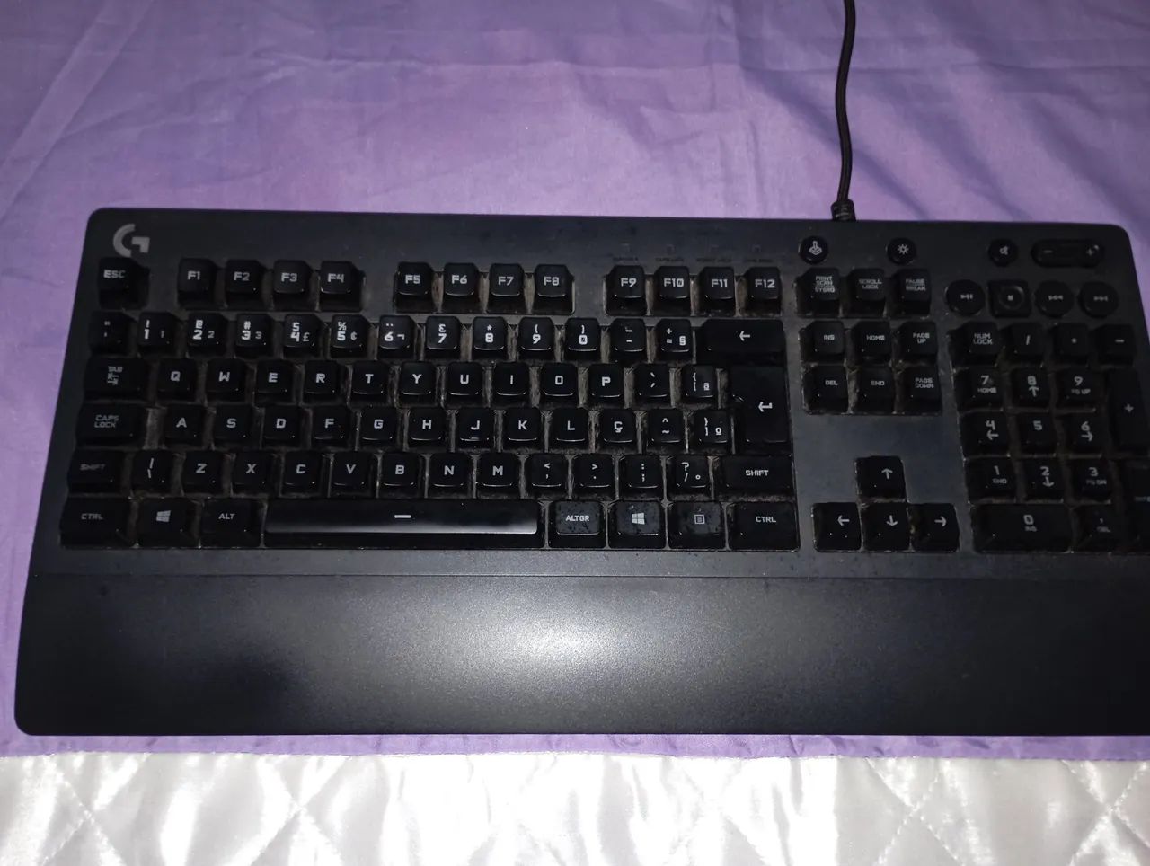 Teclado Gamer Logitech G213 