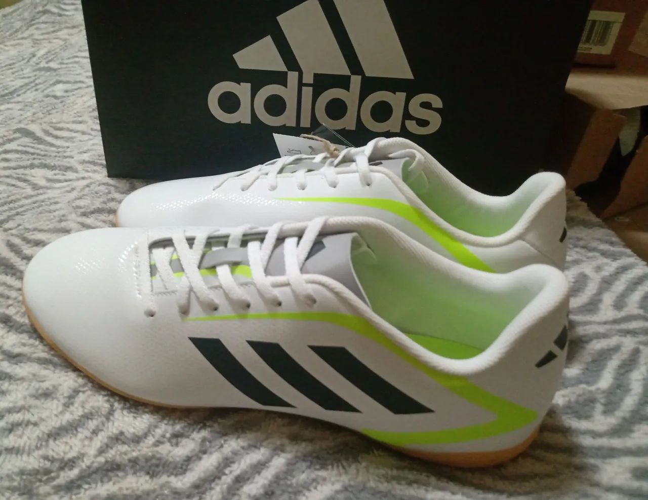 Adidas futsal!aceito cartão Pix