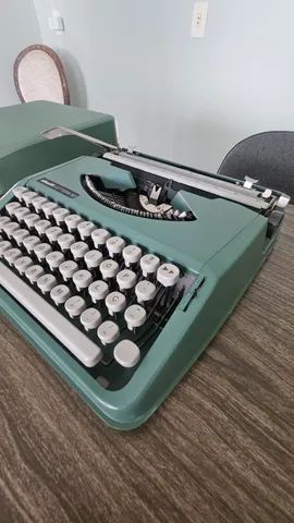 Maquina de escrever olivette 82