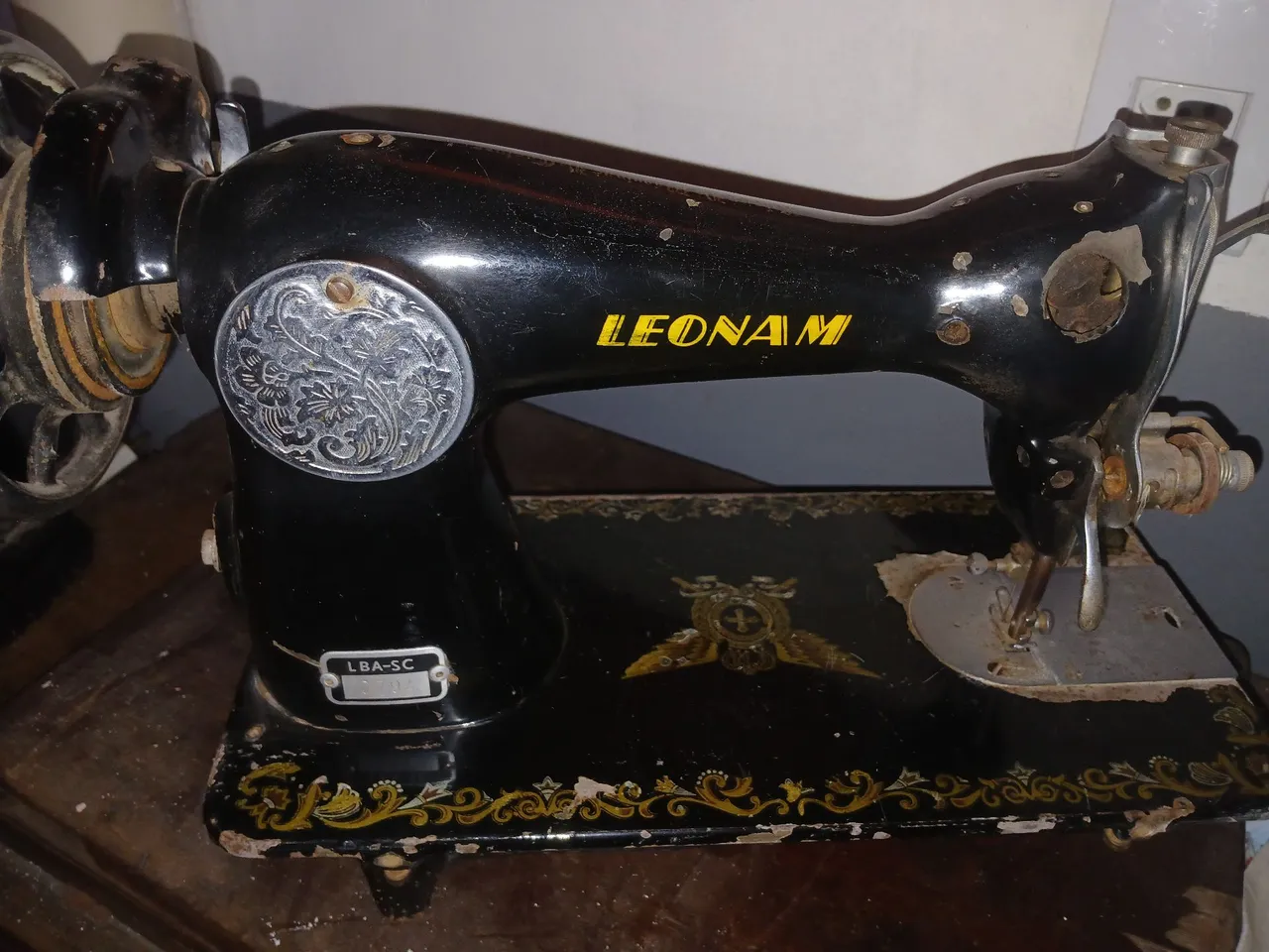 Máquina de Costura Antiga Leonam - LBA-SC