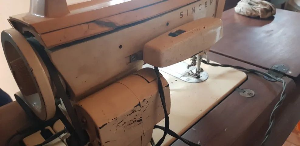 Maquina de Costura Singer Flexiponto 240 Linda com Gabinete Vintage com pedal - Foto 2