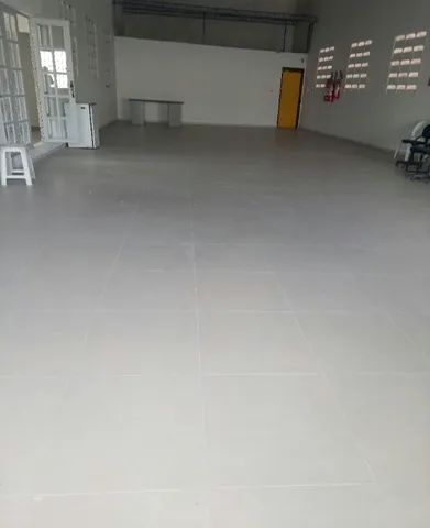 Loja com 380 metros quadrados, com garagem para  3 carros, 2 WC, mini copa. - Foto 4