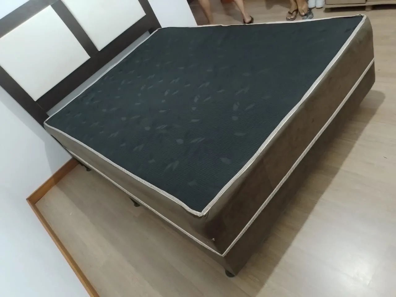 Vendo cama de casal 138x188 conjugada de espuma em excelente estado  - Foto 2