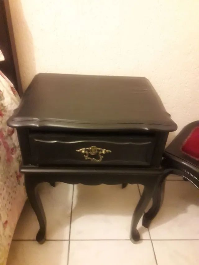 Mesa provensal de cabeceira em preto acetinado - Foto 2