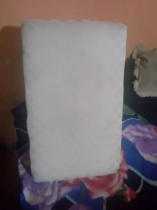 Travesseiro Triangular para Leitura na Cama - Foto 5