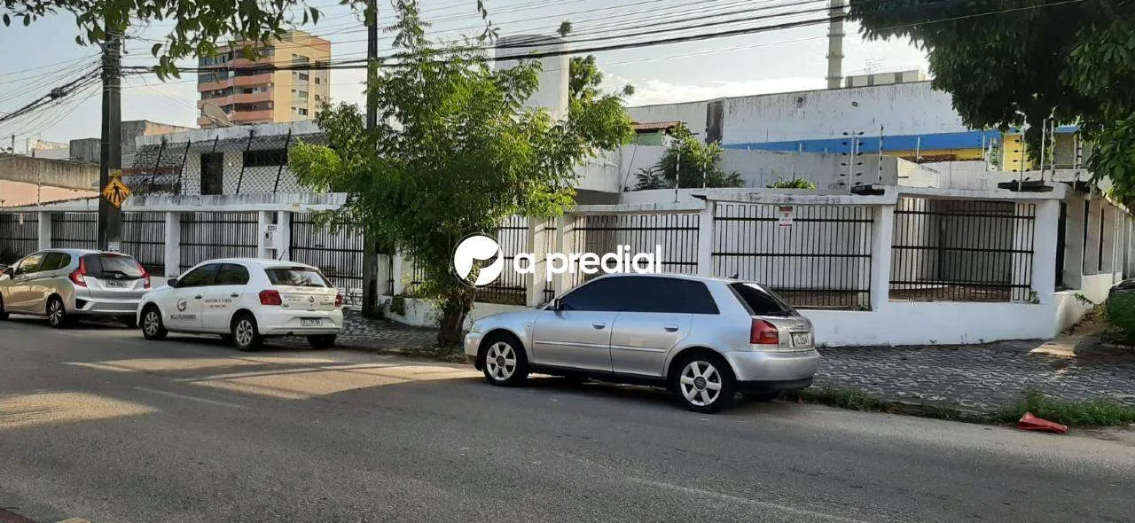 Excelente casa terreno com 660m² arejada, iluminação natural, com jardim inverno