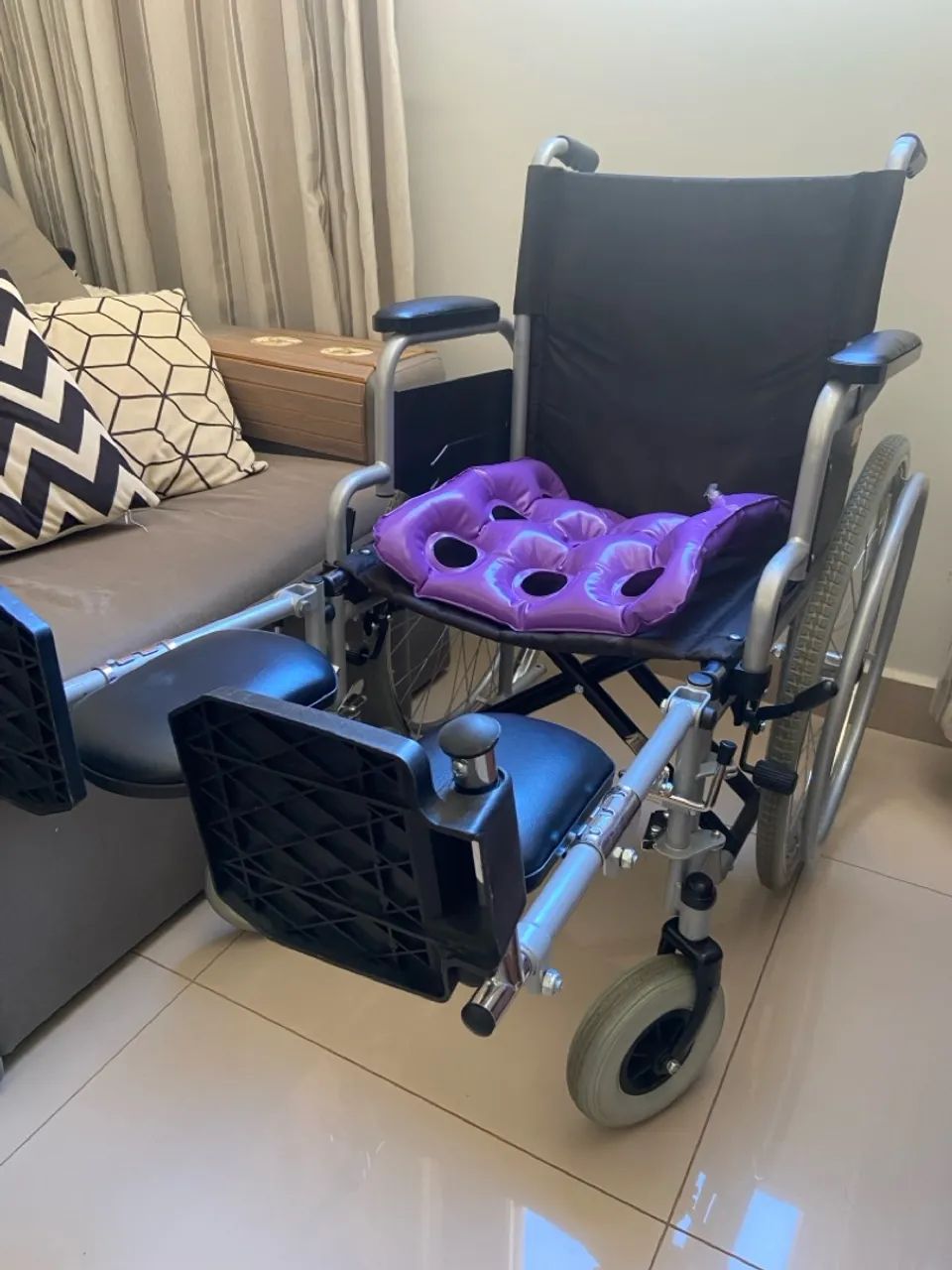 Cadeira de Rodas com Elevação de Pernas - R$850 com Assento de Ar Grátis!