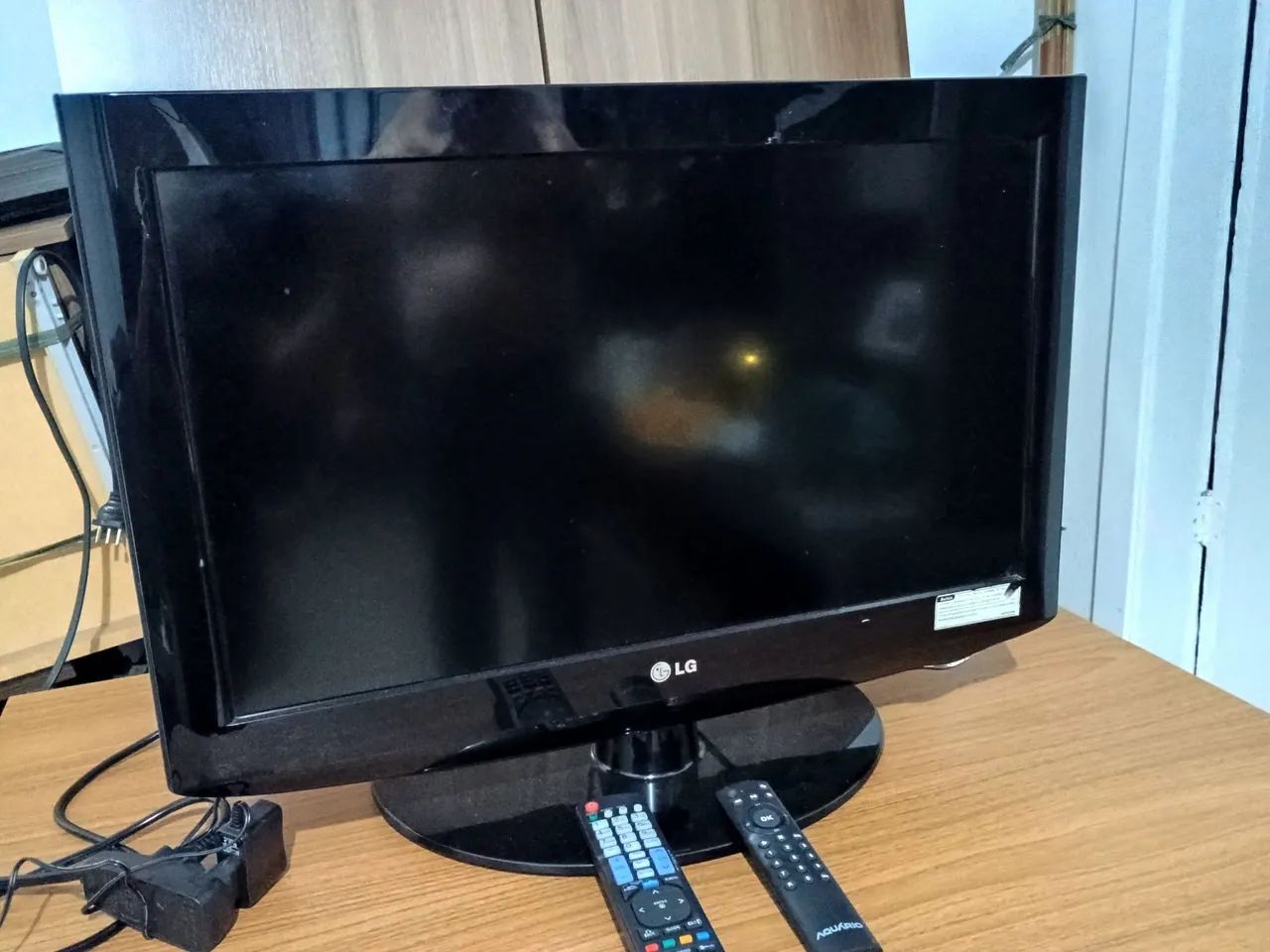 Tv 26 polegadas completa conversor externo novo, dóis controles,e pezinhos 