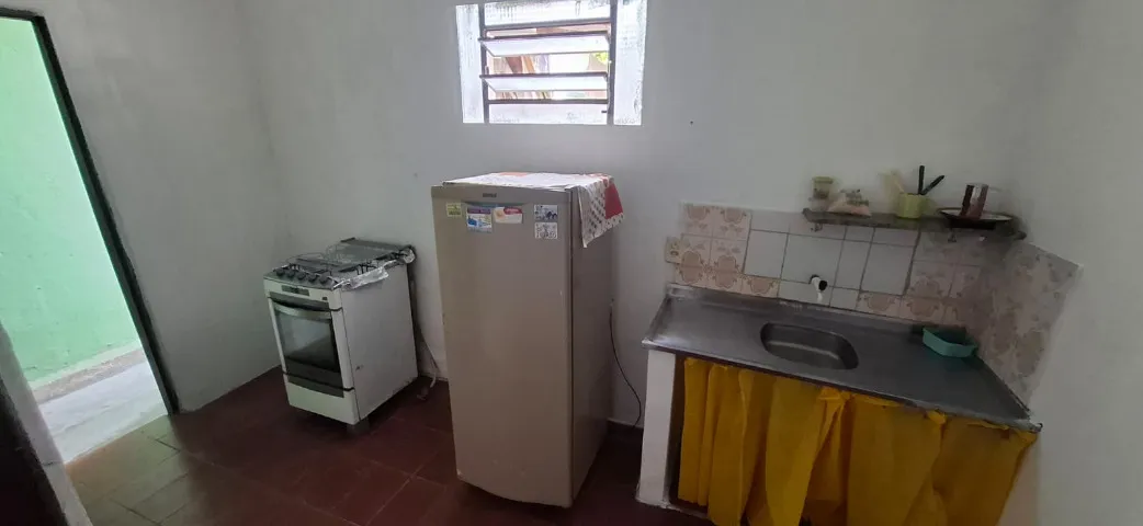 ALUGO QUITINETE, SEMI MOBILIADA, c/ ar, geladeira, WI-FI, fogão a gás 4 bocas, cama casal