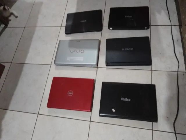 Várias carcaças de notebook