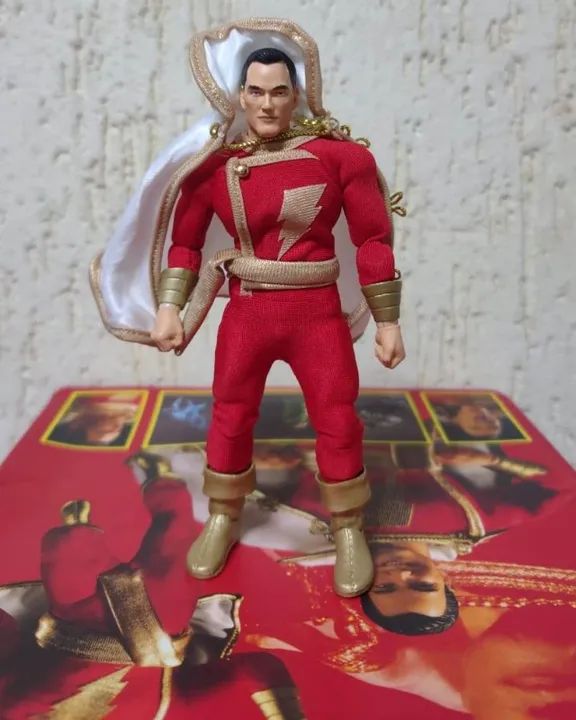 Boneco Shazam - Mezco One 12 Legend Creation  - Foto 4
