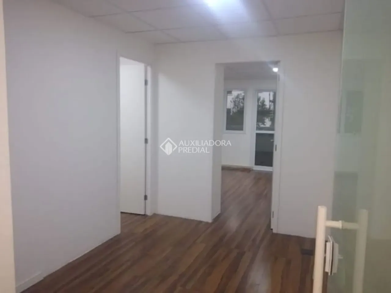 Sala para Alugar na Saúde - R$ 2400