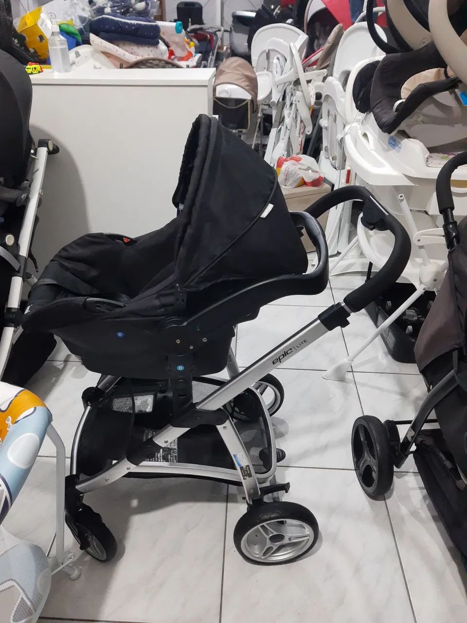 Carrinho de bebê Infanti epic novinho  R$:1.199 em até 10 vezes sem juros no cartão  - Foto 2