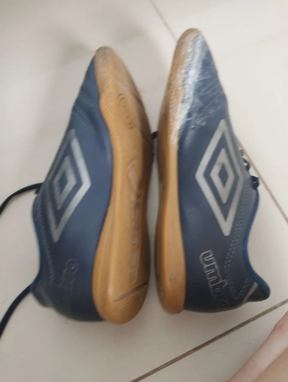 Chuteira umbro OLHE A DESCRIÇÃO  - Foto 3