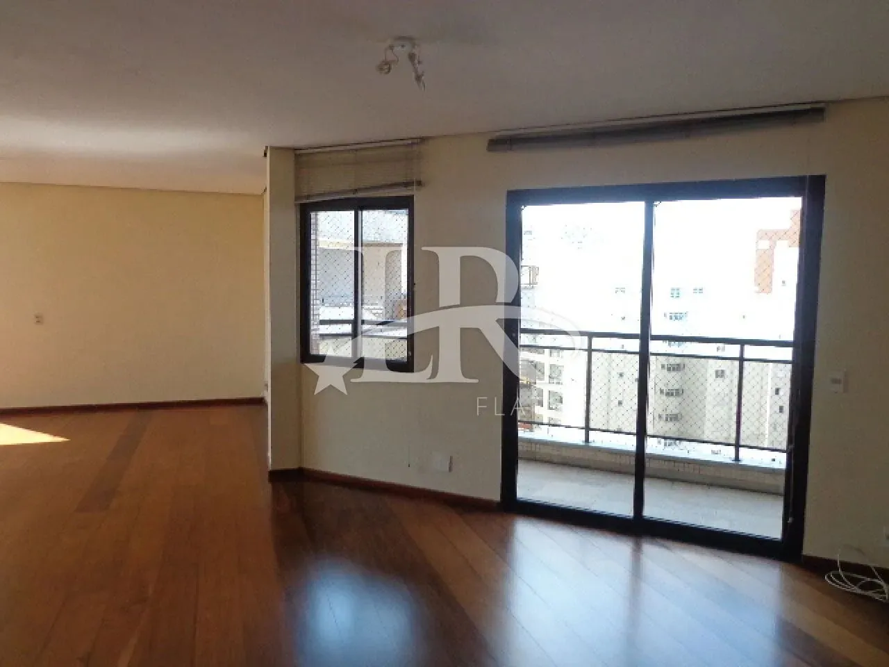 LR Flats - Flat duplex com churrasqueira e piscina para locação em Moema