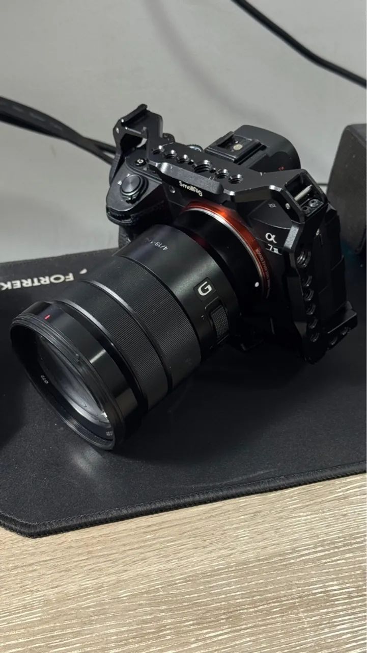 Câmera Sony Alpha 7III com Cage e Lente sony G 18-105mm F4 - Foto 6