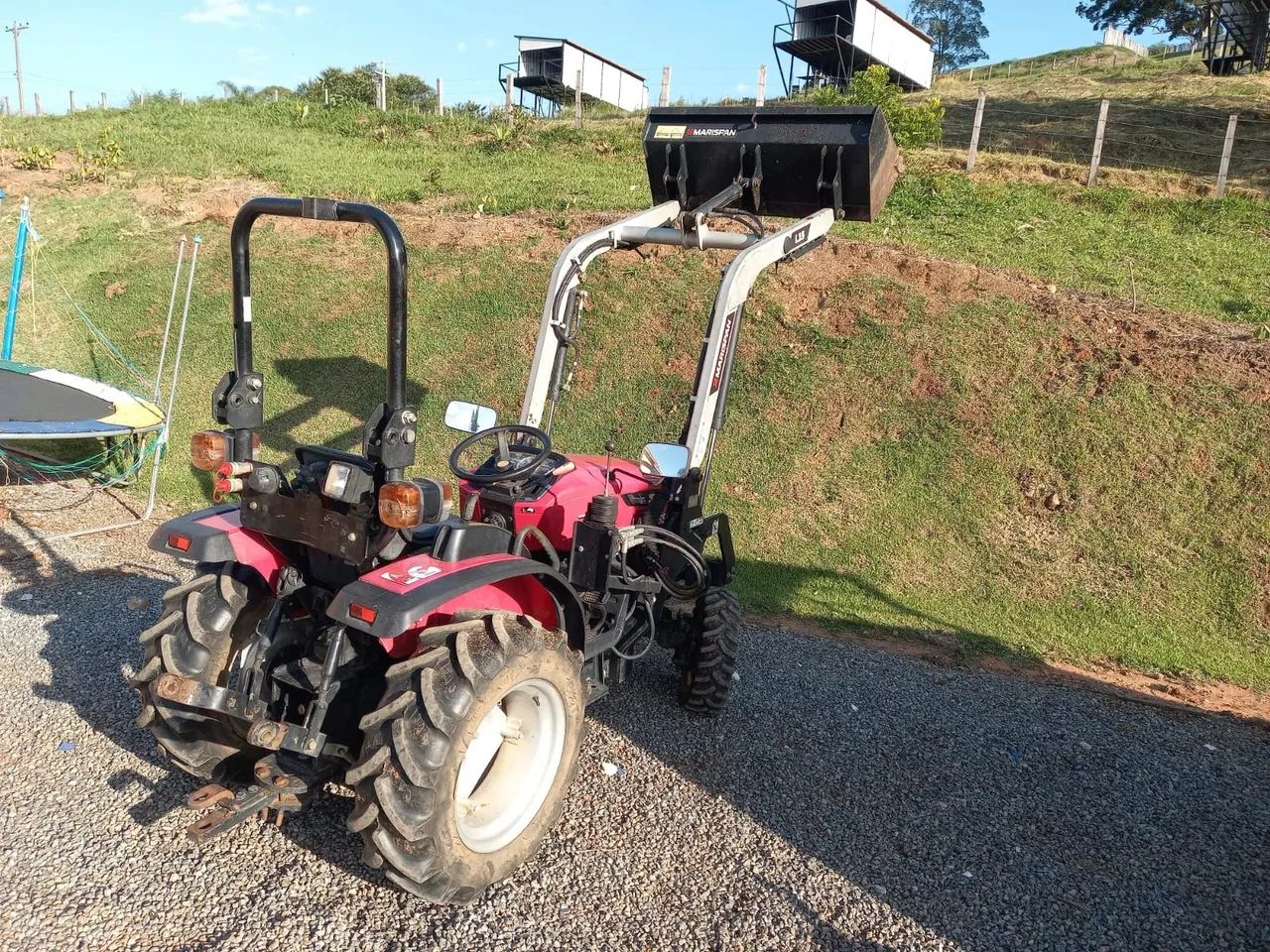 Trator Agrícola 4x4 com Pá Carregadeira - Foto 5