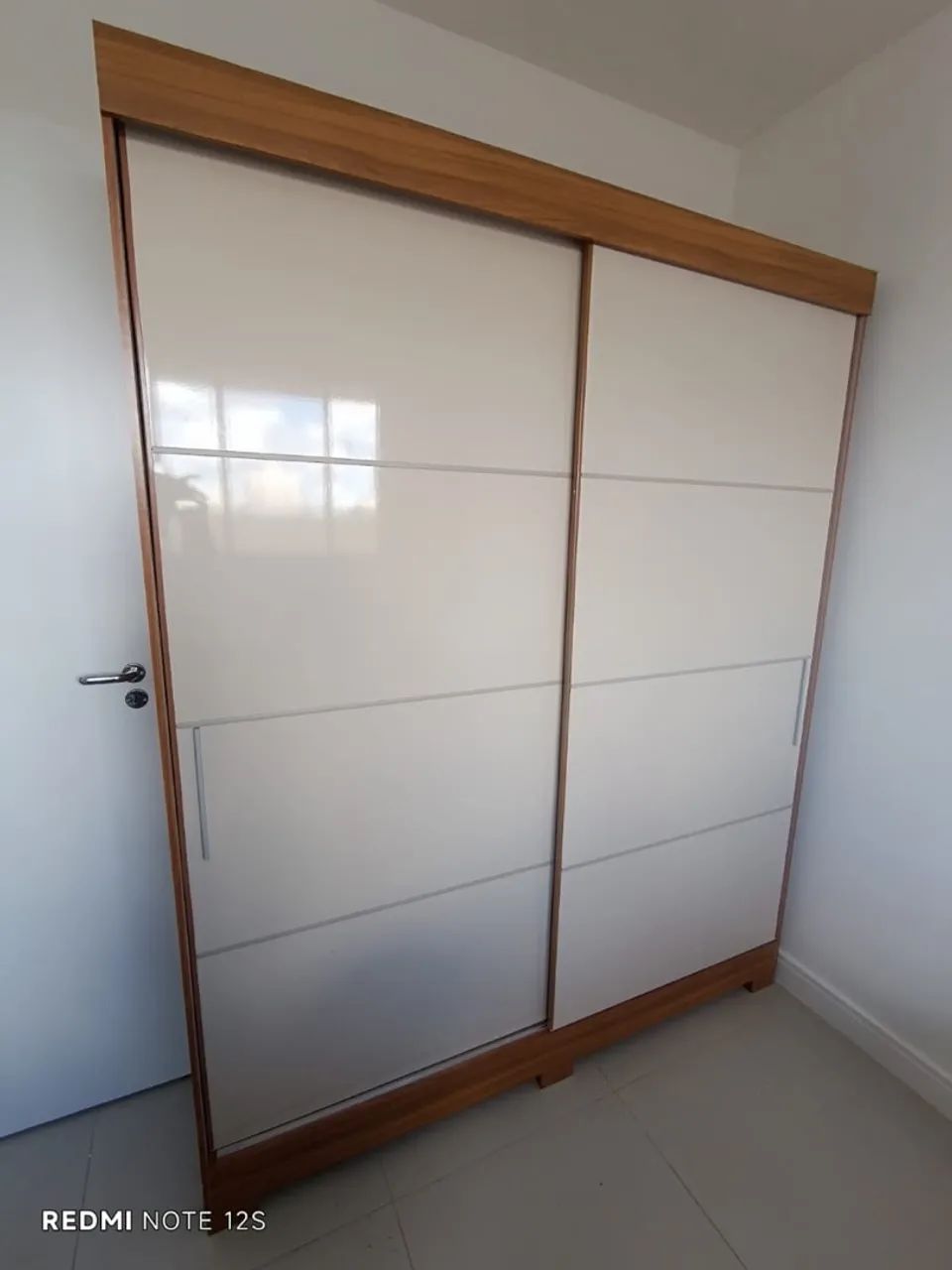 Guarda-Roupa Moderno com Design Elegante - Foto 3