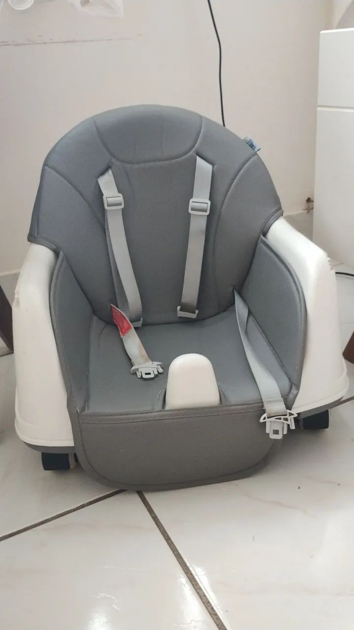 BRAND-NEW BABY FEEDING CHAIR