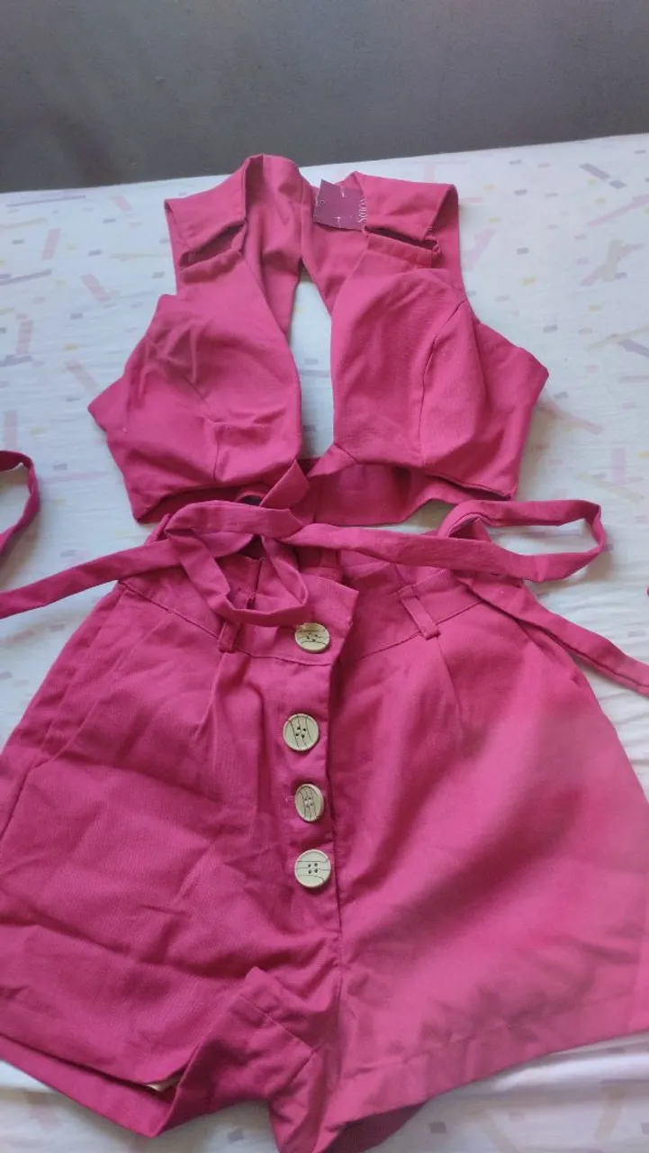 Conjunto Shorts e Top Rosa Feminino