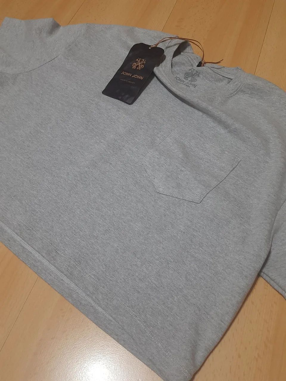 Camiseta John John Cinza com Bolso - Foto 3
