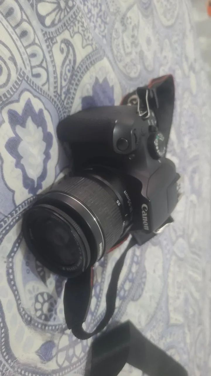 Câmera Canon com lente