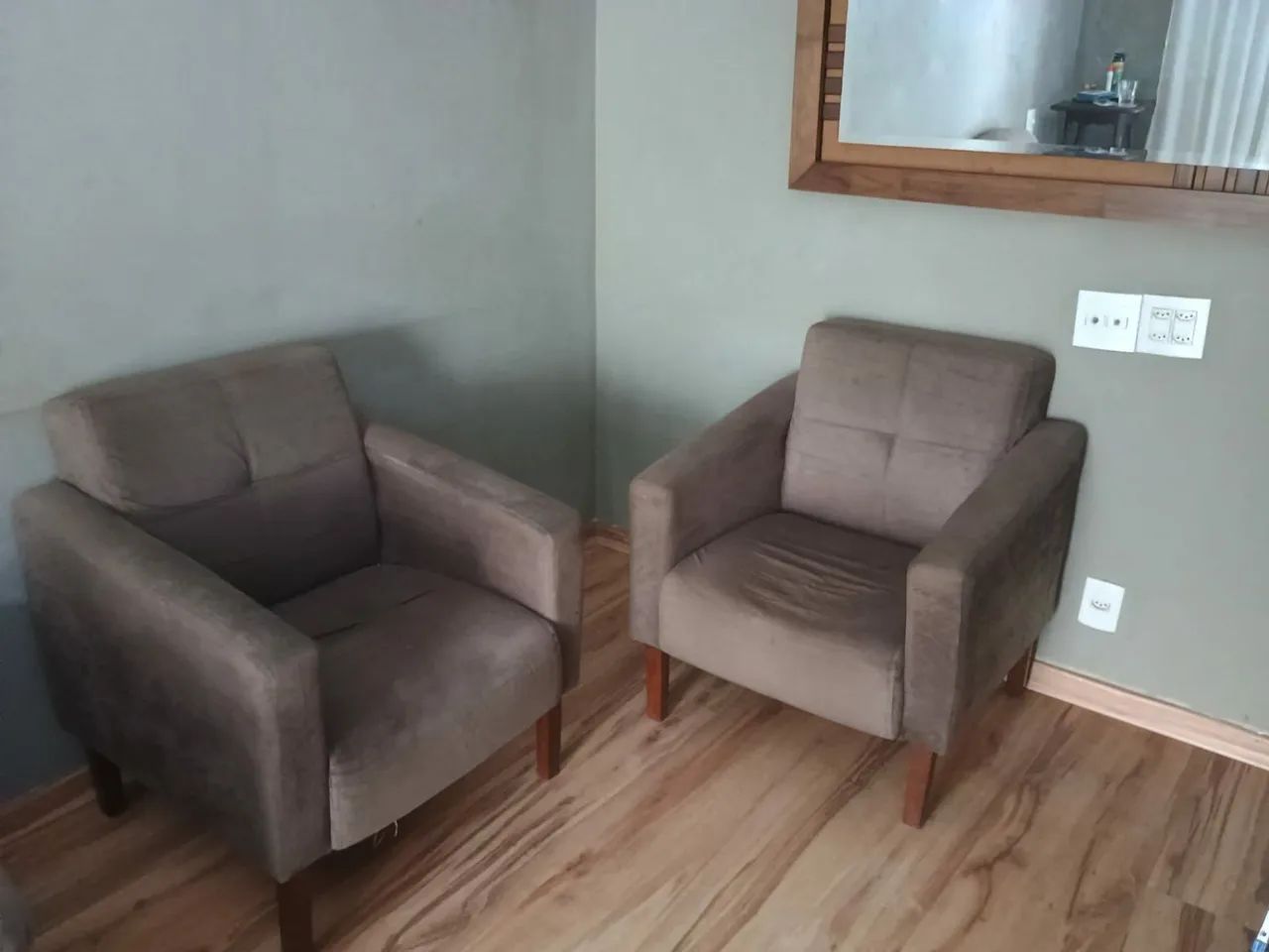 Poltronas em Suede Marrom