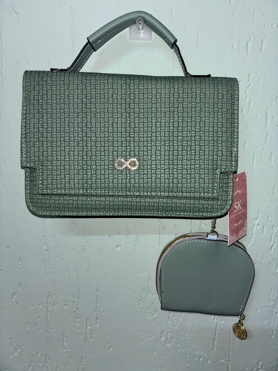 NOVA - Bolsa de mão ou ombro - Elegante com Detalhe de Infinito