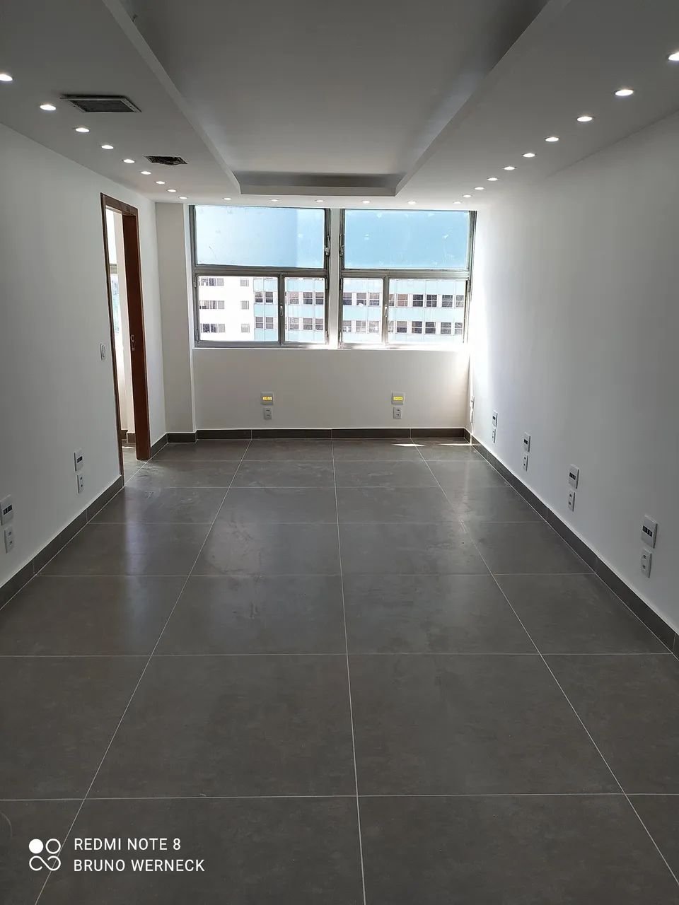Linda Sala Comercial de 45m2 Para Locação - Completamente Reformada - Foto 2