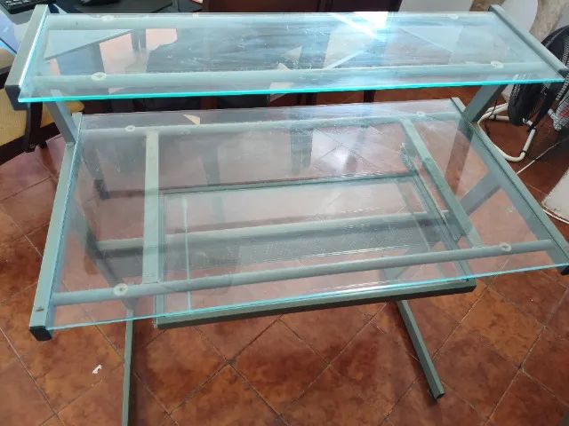 Glass Computer Desk in Excellent Condition65115403003137120
