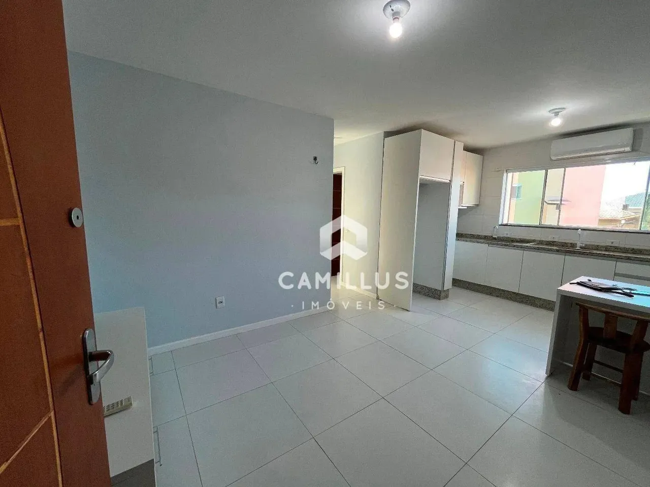 Apartamento financiável com 2 dormitórios à venda, 50 m² por R$ 415.000 - Carianos - Flori