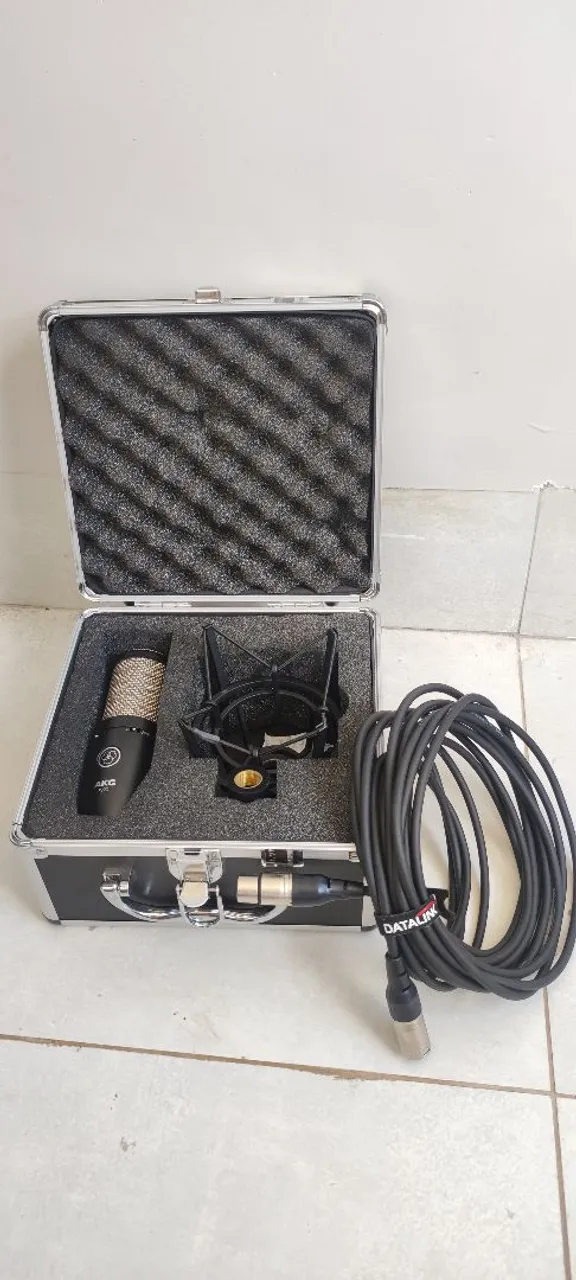 Microfone AKG P220