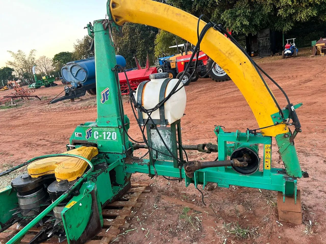 Ensiladeira JF C120 Área total 2019 C/ Inoculante - Tratores e máquinas  agrícolas - Setor Castelo Branco, Goiânia 1433697125 | OLX