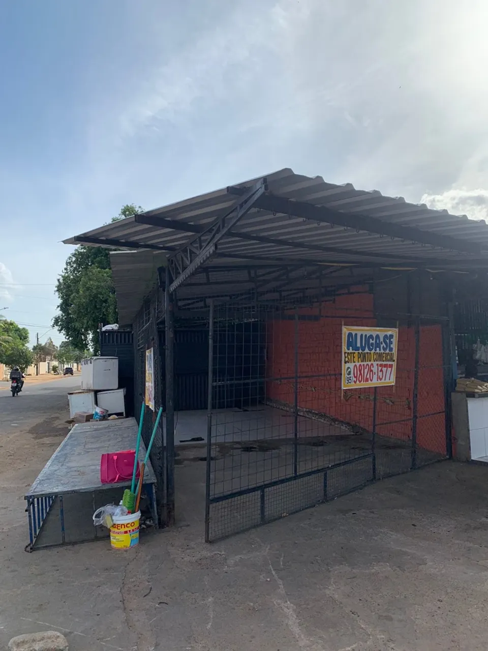 Aluga-se ponto comercial em local movimentado