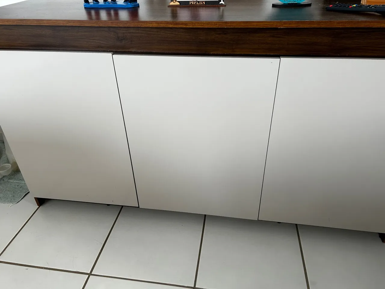 Armário branco com portas(Buffet)